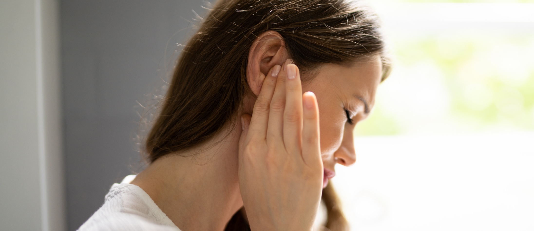 Banner image showing How to relieve swimmer’s ear